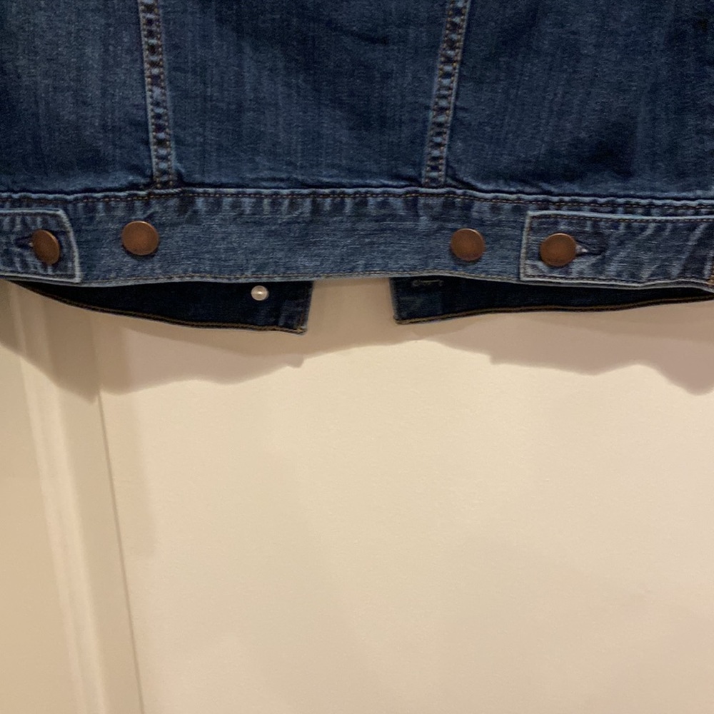 a.n.a. Women’s Jean Jacket Size XS NWT, blue denim soft and durable. - Picture 6 of 11